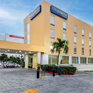 Hotel Express By Marriott, Cancún